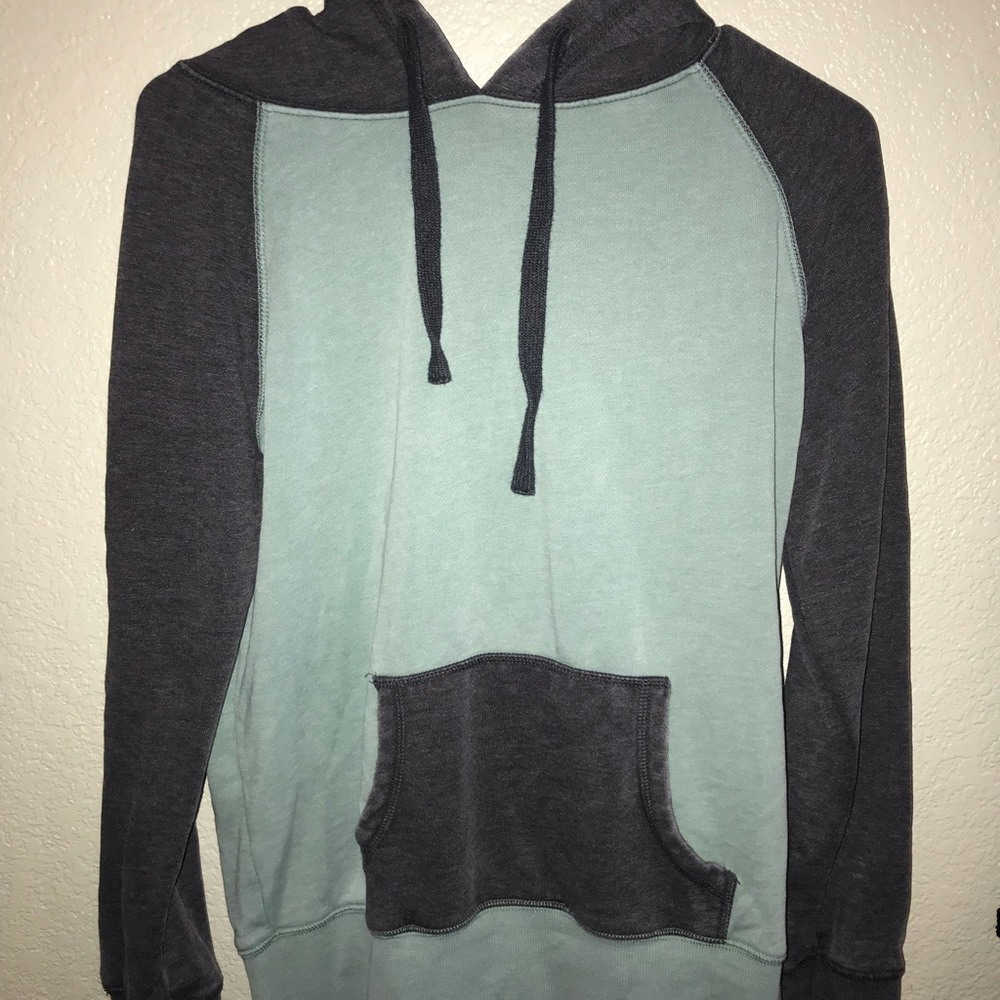 Tillys sweatshirt